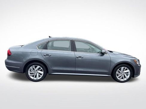Used 2018 Volkswagen Passat 2.0T SE FWD image 6