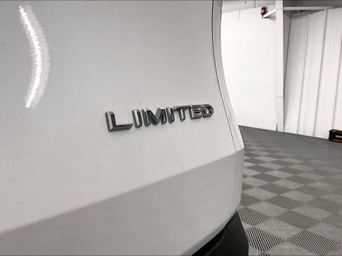 Used 2024 Toyota Grand Highlander AWD image 9