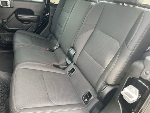 Used 2023 Jeep Gladiator Sport w/ Off Road Group image 21