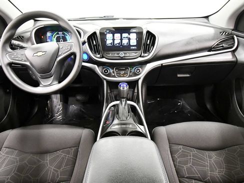 Used 2018 Chevrolet Volt LT FWD image 3