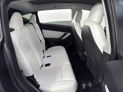 Used 2021 Tesla Model Y Long Range image 40
