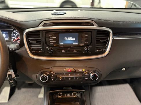 Used 2017 Kia Sorento LX image 14
