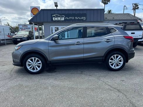Used 2017 Nissan Rogue Sport SV FWD image 4