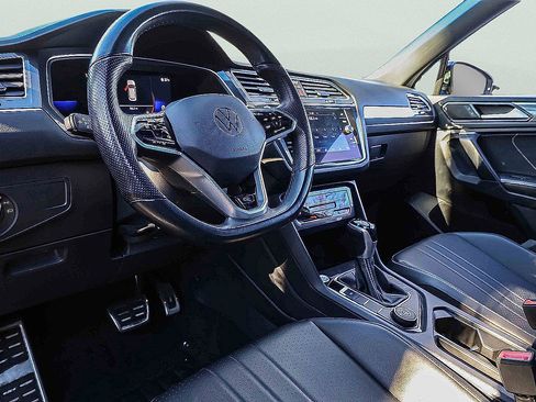 Used 2022 Volkswagen Tiguan SE R-Line image 8