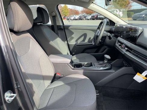 New 2025 Kia K4 LXS image 14