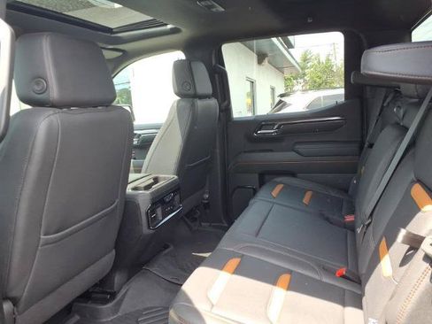 Used 2024 GMC Sierra 1500 AT4 w/ Technology Package AWD/4WD image 16