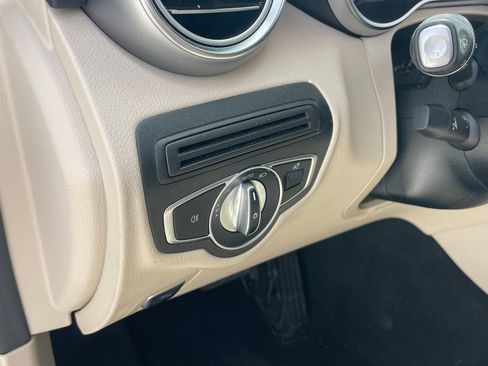 Used 2022 Mercedes-Benz GLC 300 w/ Premium Package Lite image 6