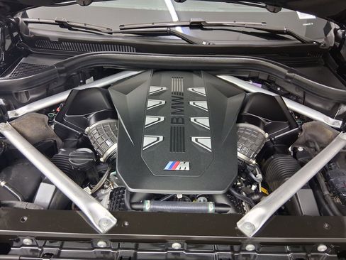 Certified 2024 BMW X7 M60i w/ Executive Package image 34