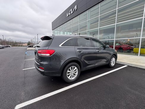 Used 2018 Kia Sorento LX image 5