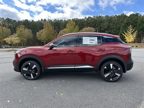New 2025 Nissan Kicks SR image 2