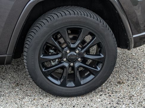 Used 2021 Jeep Grand Cherokee Laredo X AWD/4WD image 14