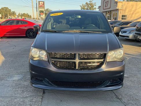 Used 2017 Dodge Grand Caravan SE image 2