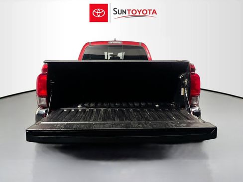 Used 2018 Toyota Tacoma SR5 image 32