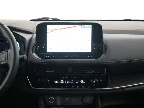 Used 2022 Nissan Rogue Platinum w/ Head-Up Display Package image 15