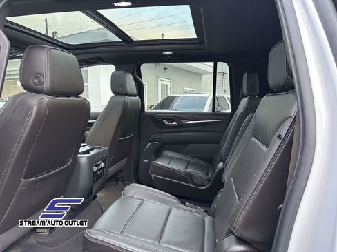 Used 2022 GMC Yukon XL Denali image 11