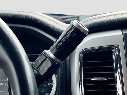 Used 2018 Nissan Titan PRO-4X w/ Pro-4x Convenience Package image 17