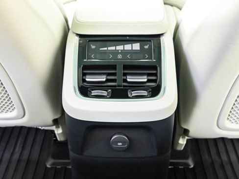 Certified 2025 Volvo XC90 T8 Ultra w/ Protection Package Premier AWD/4WD image 22