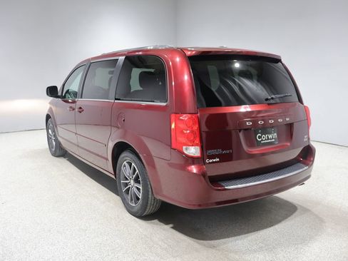 Used 2017 Dodge Grand Caravan SXT FWD image 5