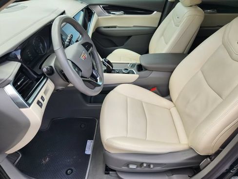 Used 2025 Cadillac XT6 Premium Luxury w/ LPO, Floor Liner Package FWD image 13