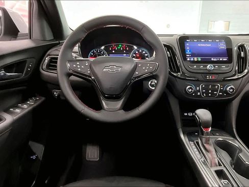 Used 2023 Chevrolet Equinox RS w/ RS Leather Package AWD/4WD image 13