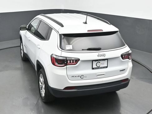 Used 2024 Jeep Compass Latitude AWD/4WD image 43