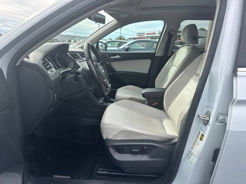 Used 2018 Volkswagen Tiguan SEL AWD/4WD image 10
