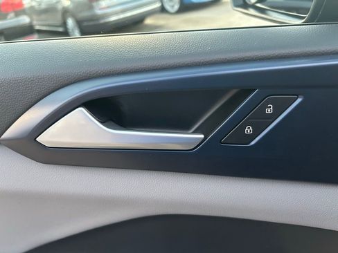 Used 2022 Volkswagen Taos SE w/ Driver Assistance Package image 48