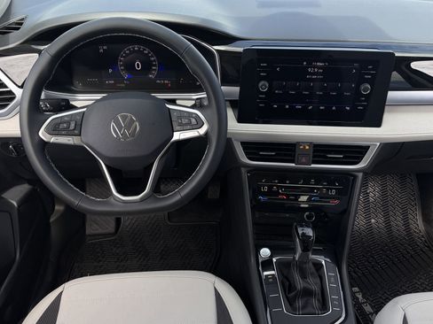New 2026 Volkswagen Taos SE FWD image 14