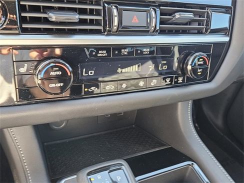 Used 2025 Nissan Pathfinder SV image 23