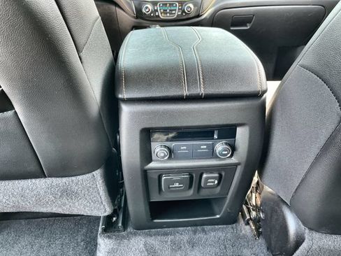 Used 2019 Chevrolet Traverse LT w/ LT Premium Package FWD image 25