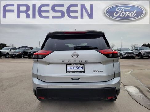 Used 2024 Nissan Rogue SV image 7