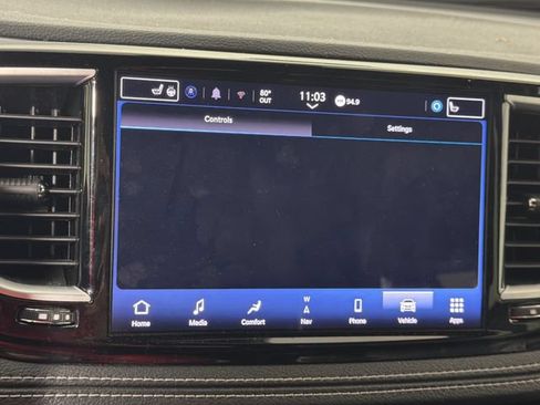 Used 2025 Chrysler Pacifica Limited FWD image 9