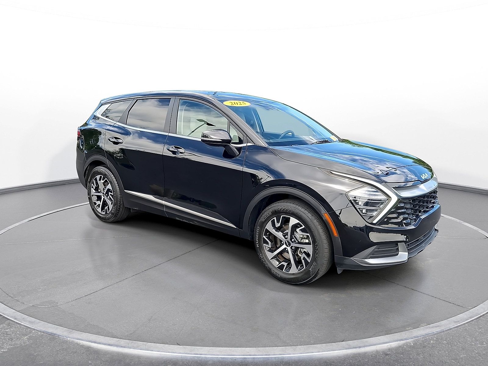 Used 2025 Kia Sportage EX FWD image 2