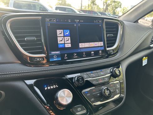 New 2026 Chrysler Pacifica Select image 26