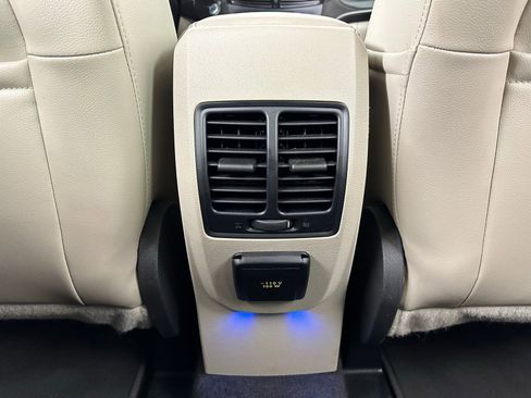 Used 2017 Ford Escape Titanium image 30