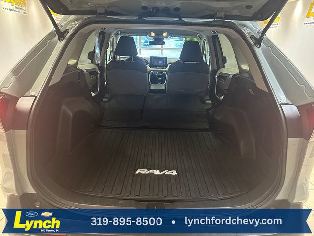 Used 2021 Toyota RAV4 XLE AWD/4WD image 17
