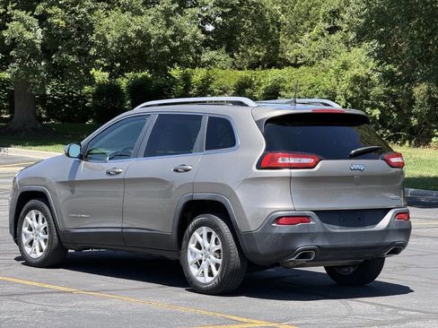 Used 2016 Jeep Cherokee Latitude w/ Comfort & Sound Group FWD image 7