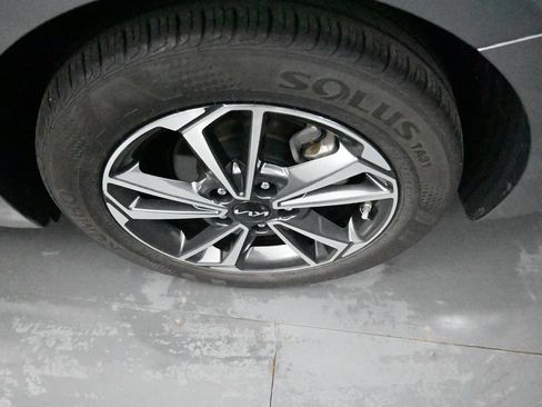 Used 2023 Kia Forte LXS w/ LXS Technology Package FWD image 9