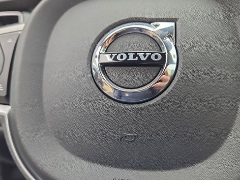 Certified 2022 Volvo XC60 B5 Momentum w/ Climate Package image 19