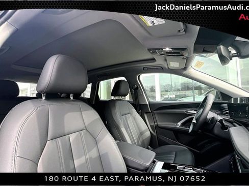 Used 2025 Audi Q5 Premium w/ Convenience Package image 15