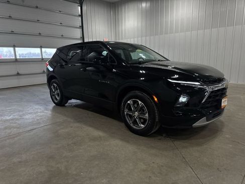 Used 2025 Chevrolet Blazer LT image 2