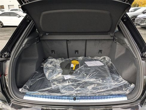 New 2025 Audi Q3 2.0T Premium image 23