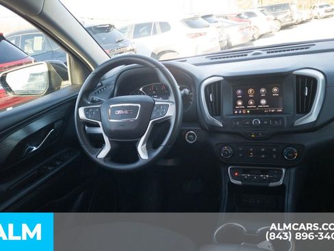 Used 2024 GMC Terrain SLE image 21