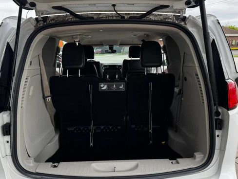 Used 2020 Chrysler Voyager Lxi FWD image 26