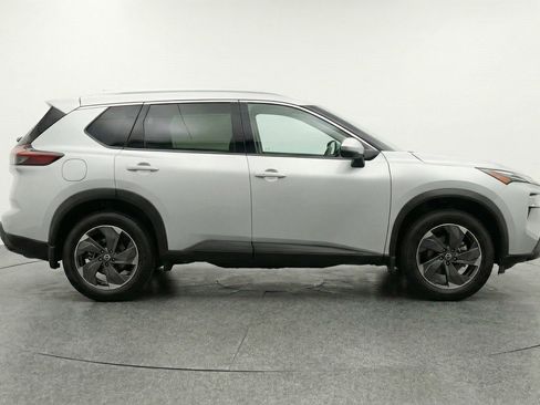Used 2025 Nissan Rogue SV FWD image 9