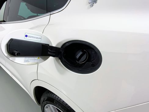 Certified 2022 Maserati Levante GT image 13