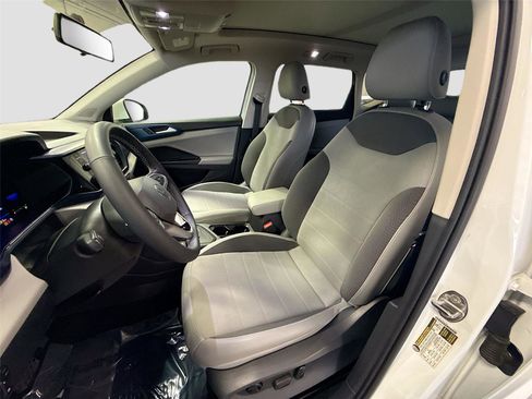 Used 2022 Volkswagen Taos SE image 20