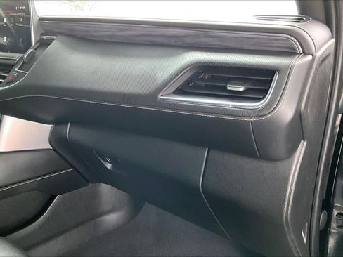 Used 2022 GMC Yukon SLT w/ SLT Premium Package image 19