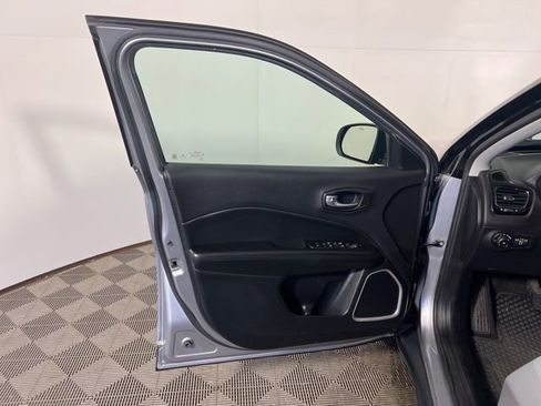 Certified 2018 Jeep Compass Latitude image 16