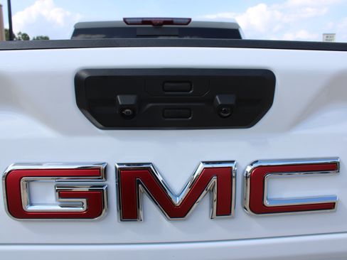 Used 2025 GMC Sierra 2500 Denali w/ Denali Reserve Package AWD/4WD image 18
